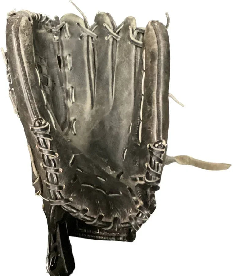How to Break In a Fastpitch Softball Glove the Right Way: Timing, Methods, and What Not to Do